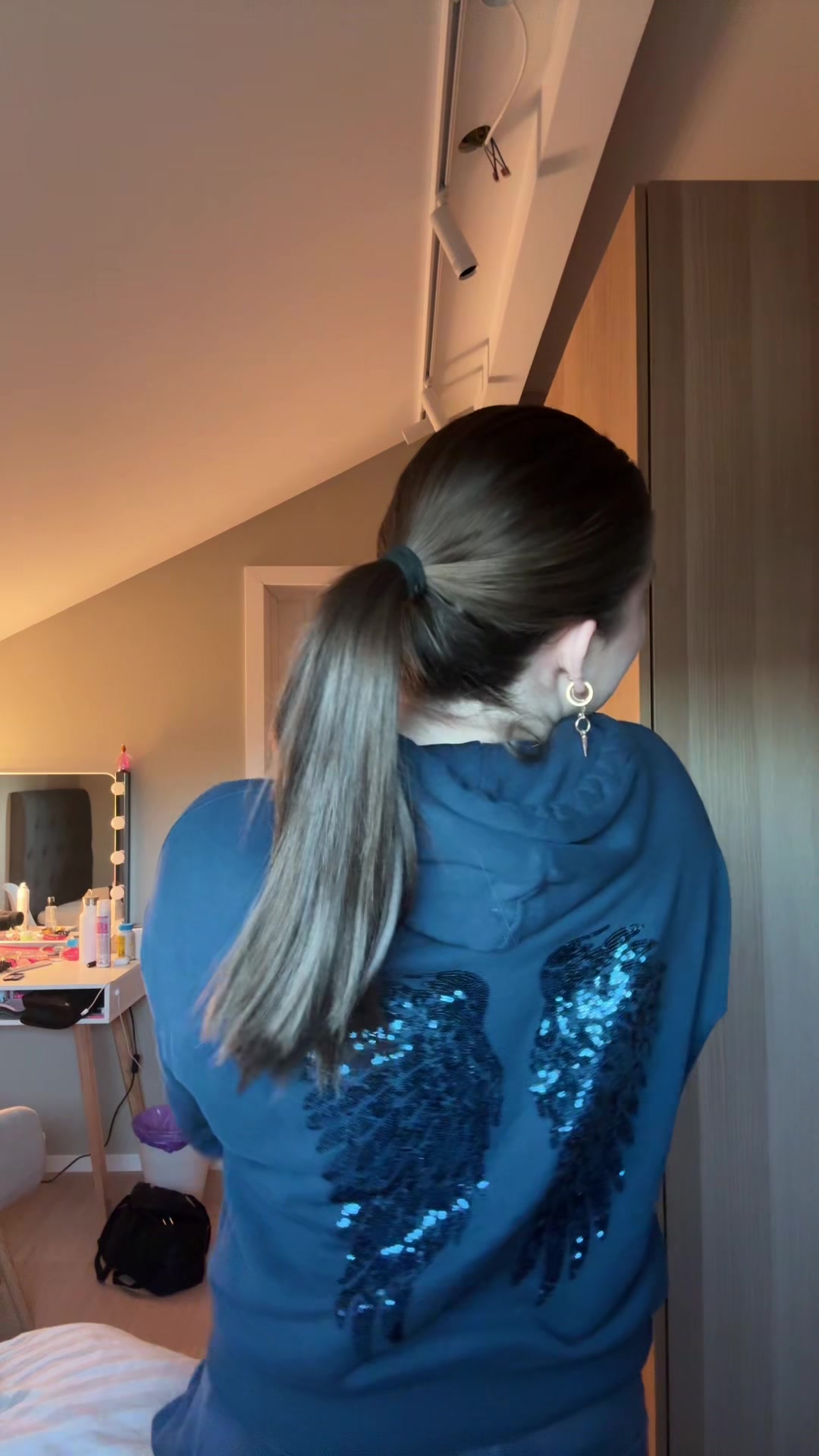 @??