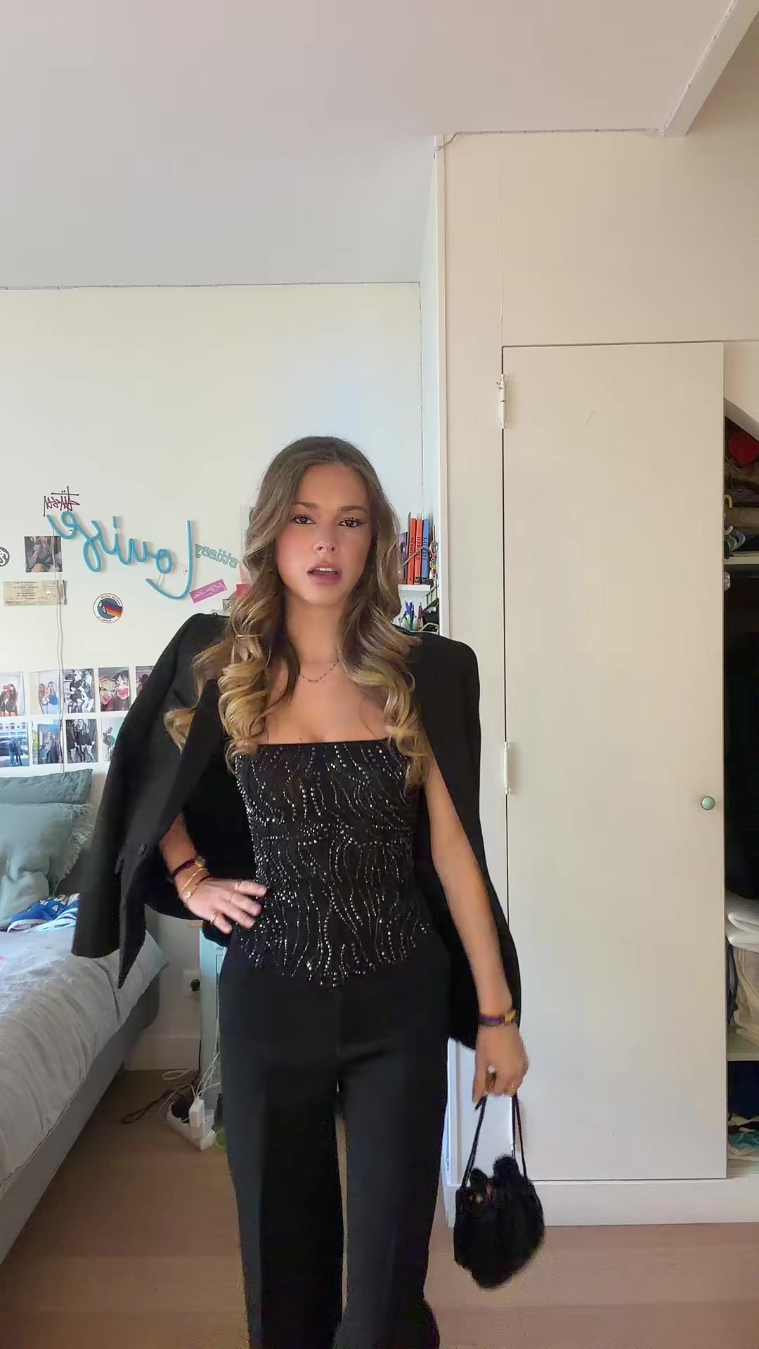 @𝐋