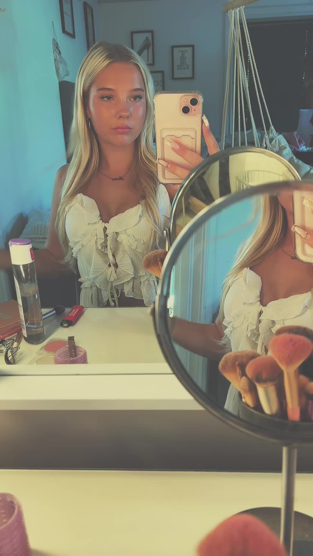 @🫵🏻