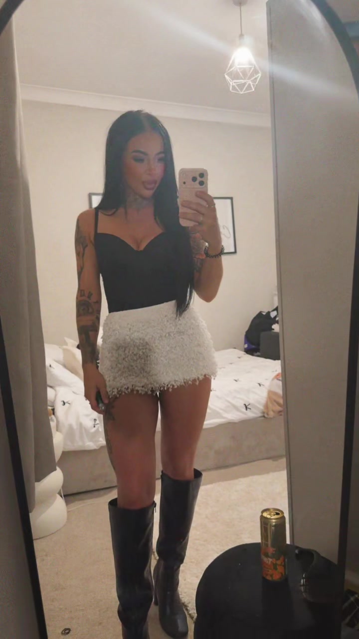 @Samantha Webb🖤