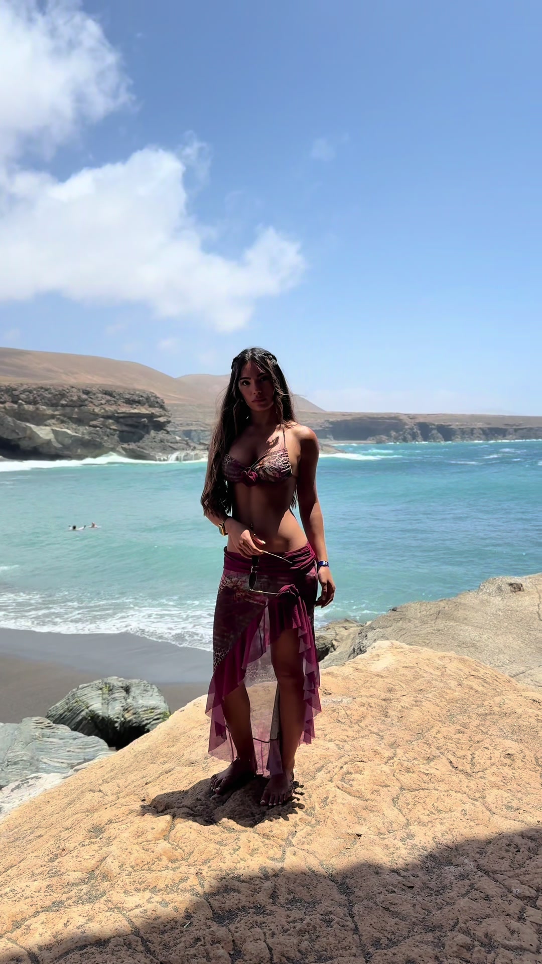 @ellishakarim_