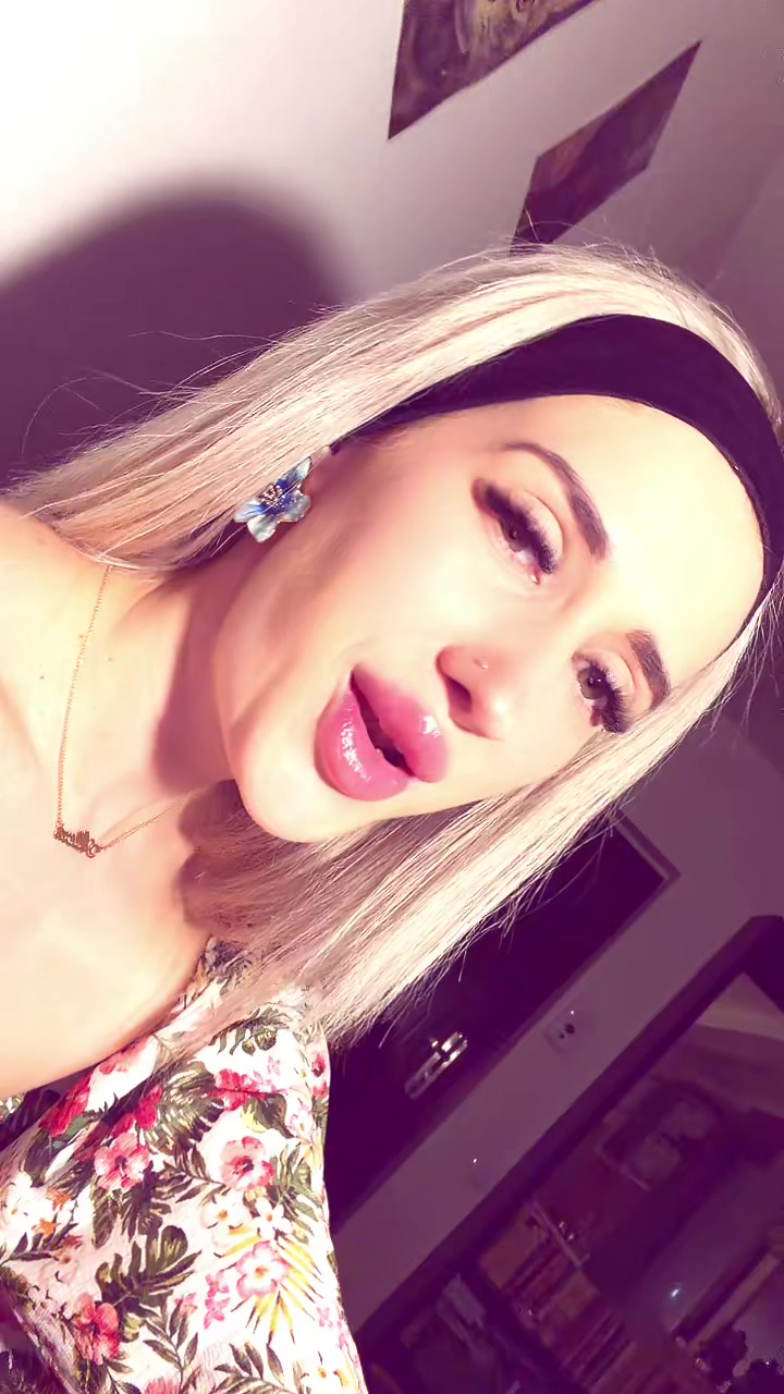 @allexa_denisa