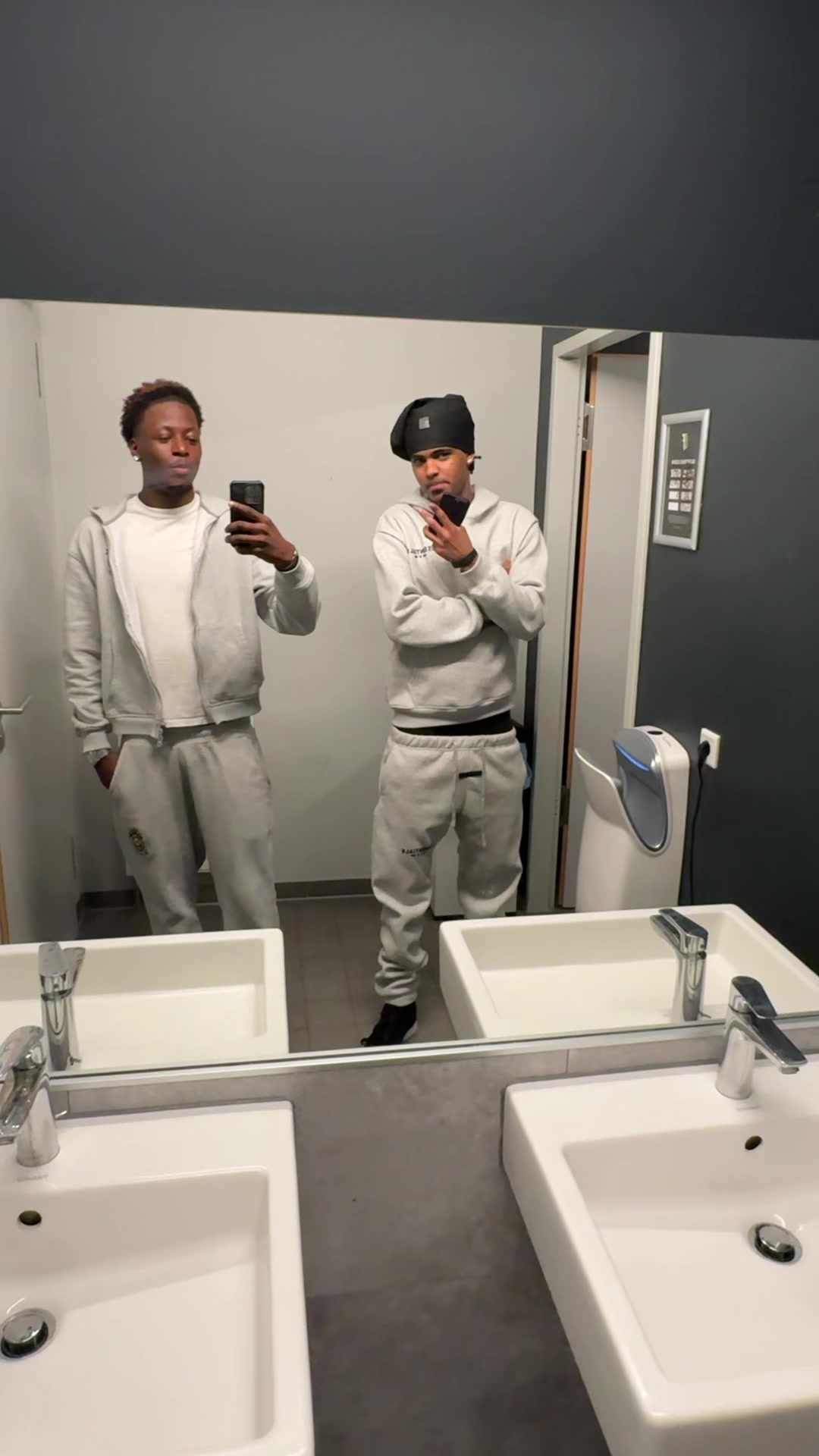 @Dee