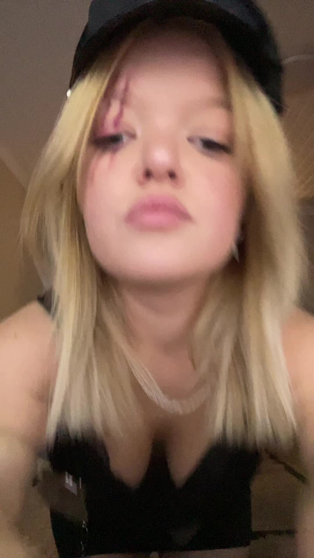 @𝐸𝑚𝑖&hearts;︎