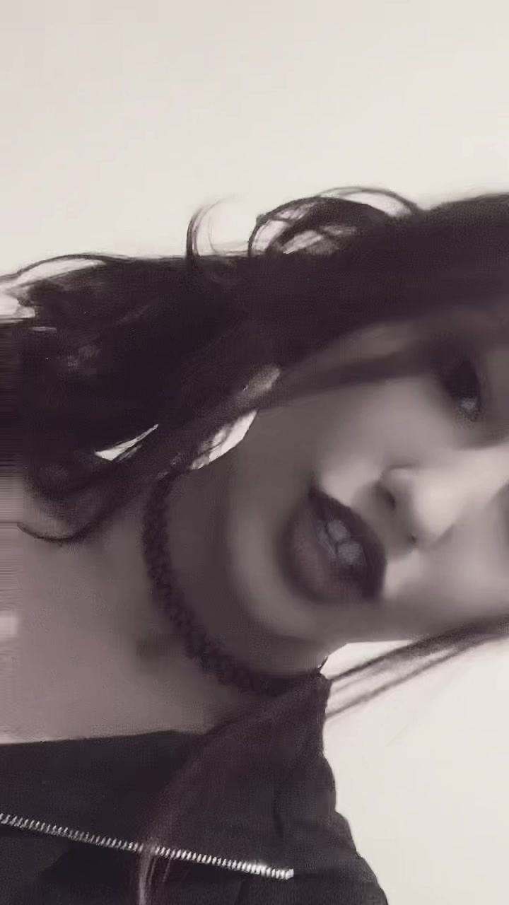@🖤