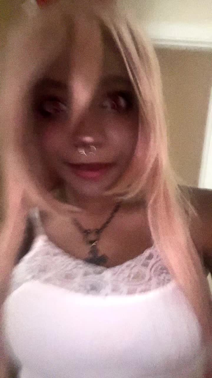 @𝖍𝖔𝖑𝖑𝖞