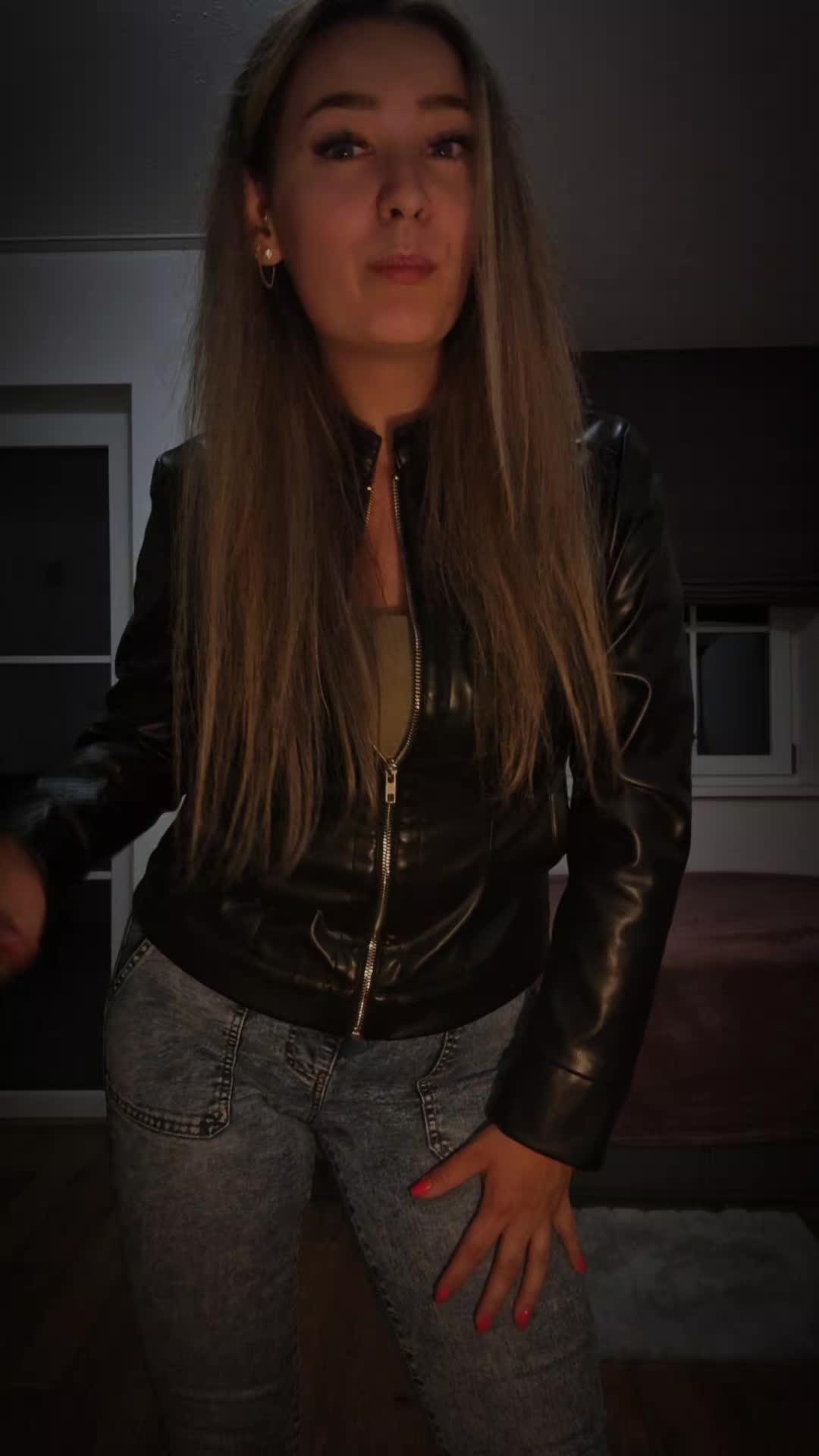 @vikt&oacute;ria kiss