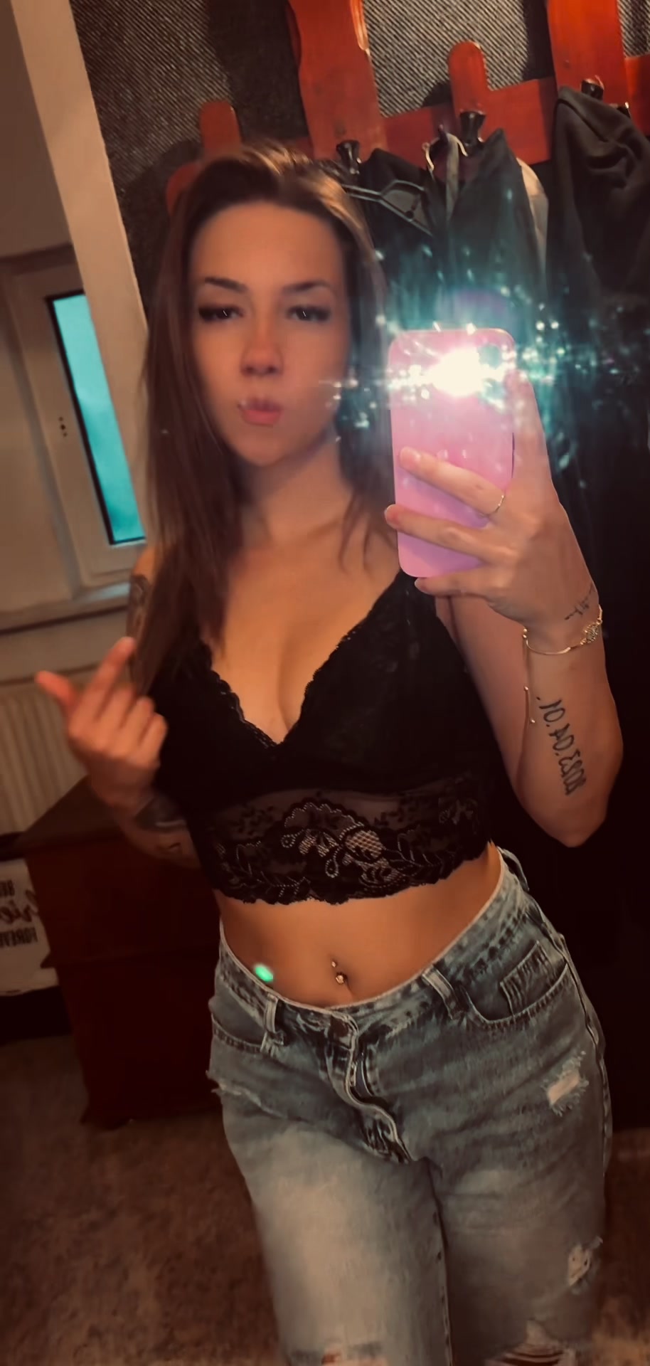 @𝒩