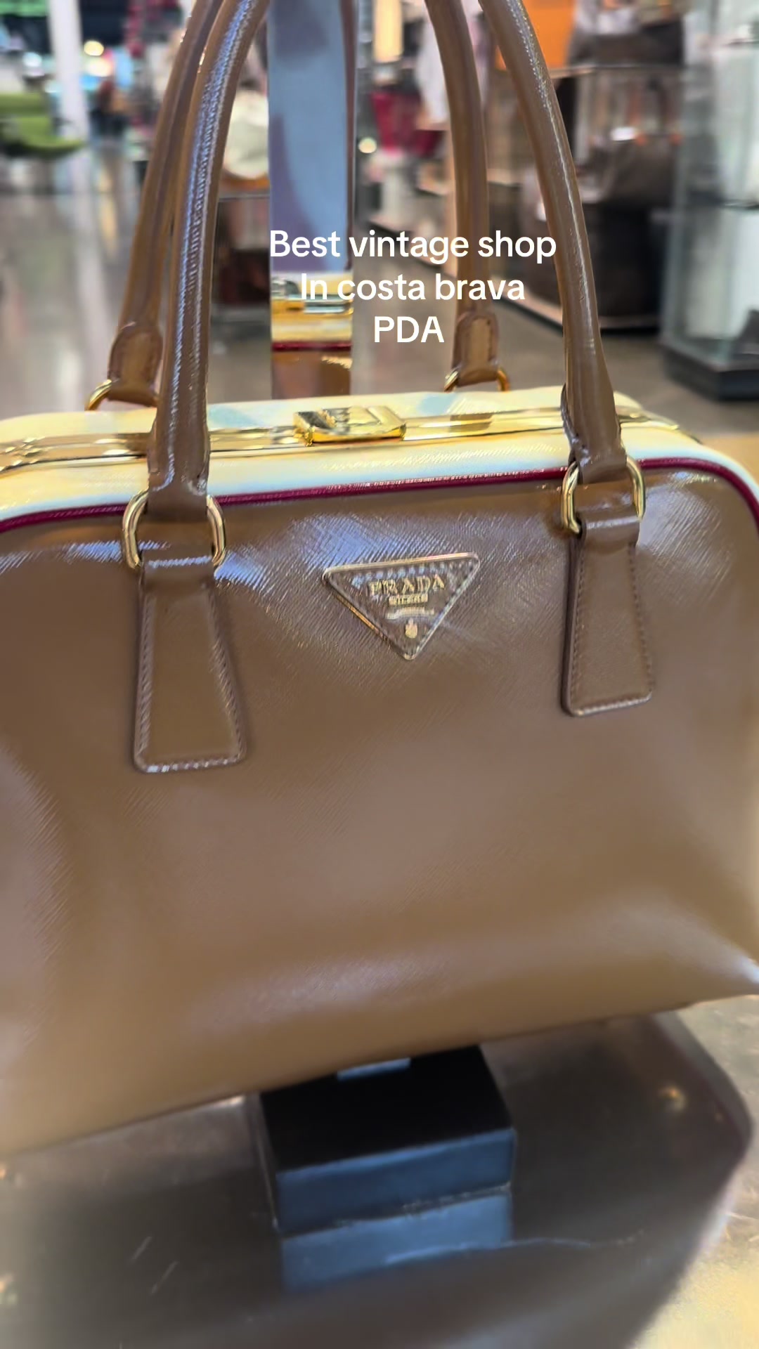 @MOOD iconic bags & vermut