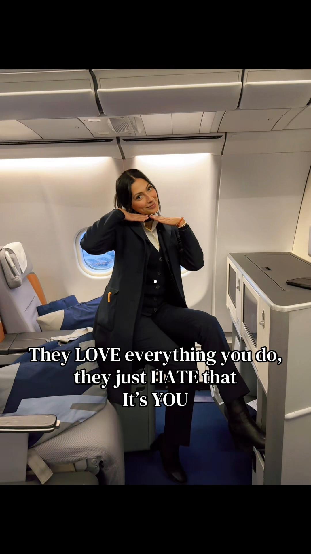@Aylin🤍 Flight Attendant