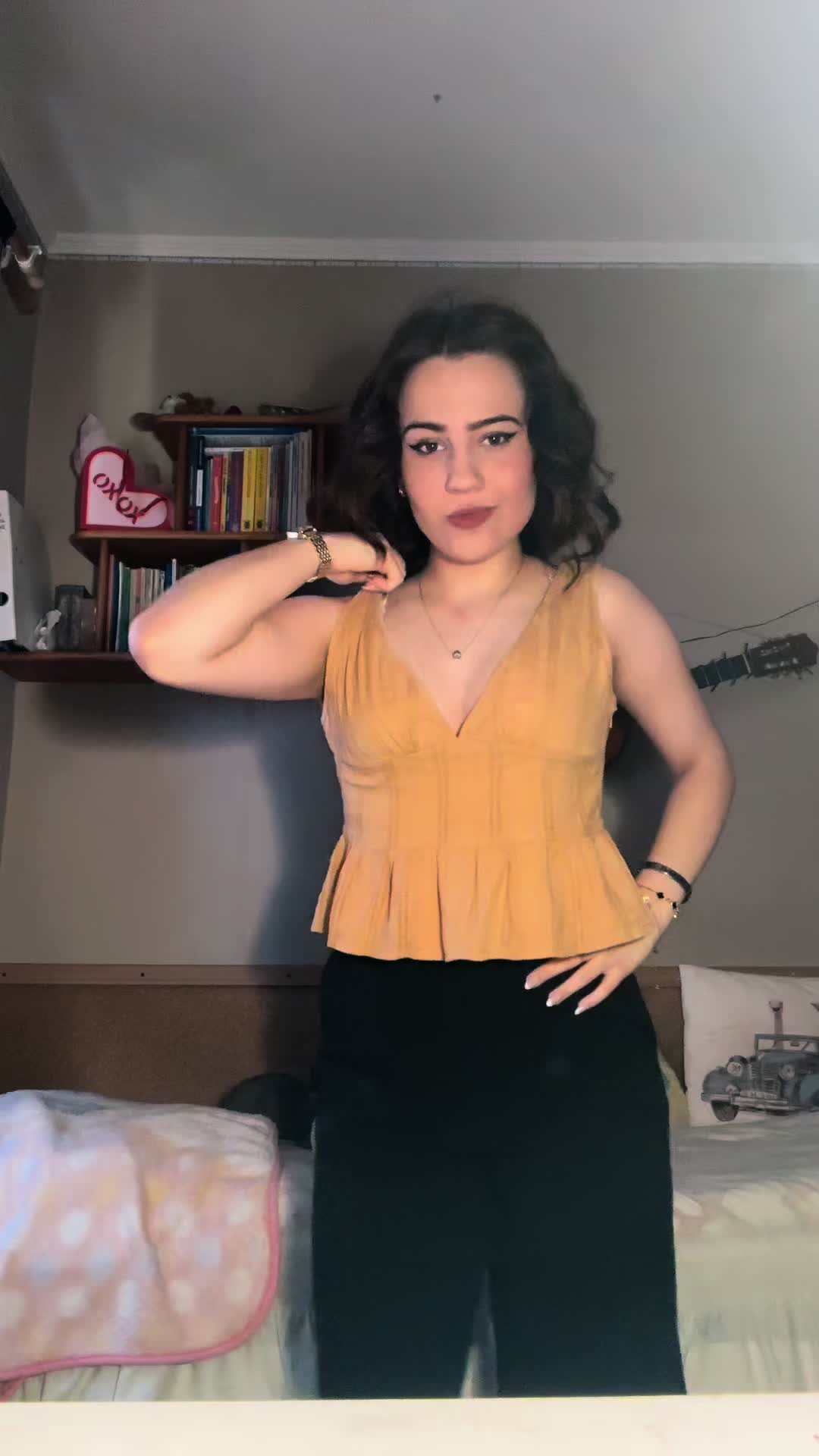 @esztike