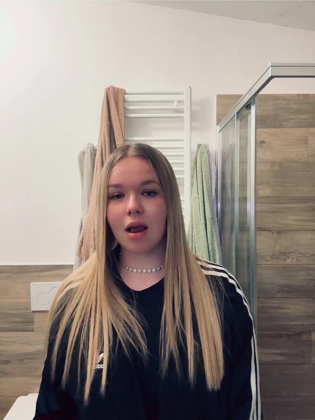 @𝟐𝟐