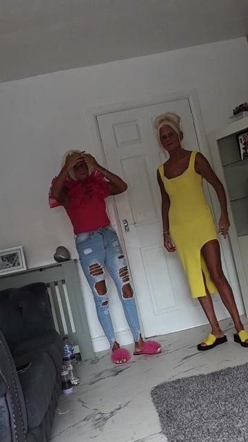 @Cheeky twins