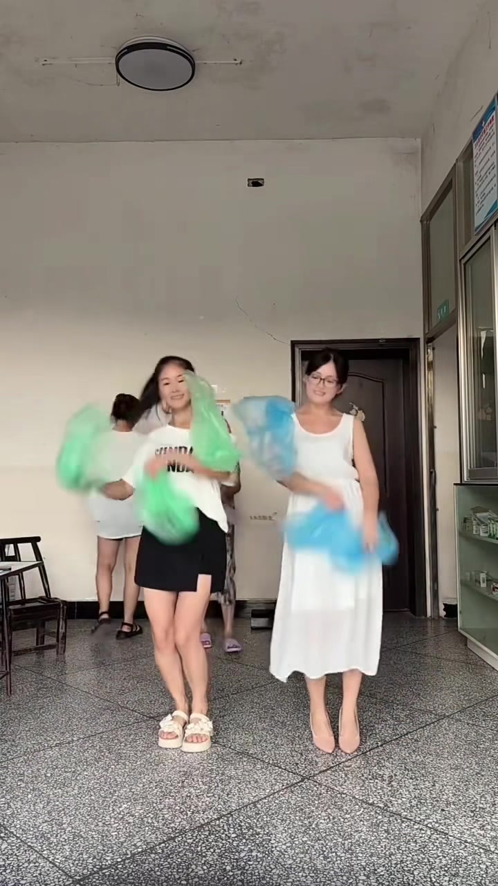 @Garbage Bag Dance