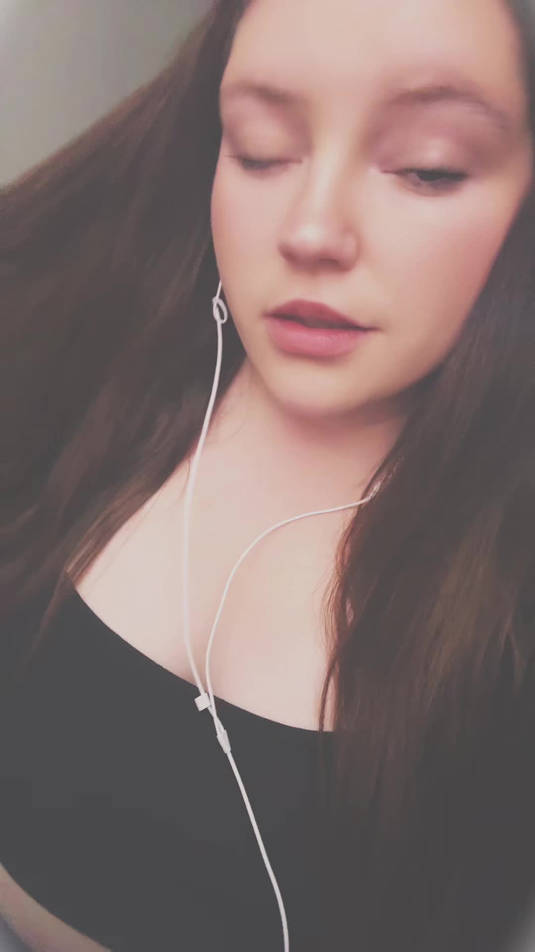 @kellychloexo