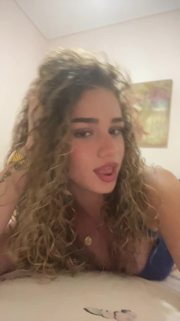 @𝒱