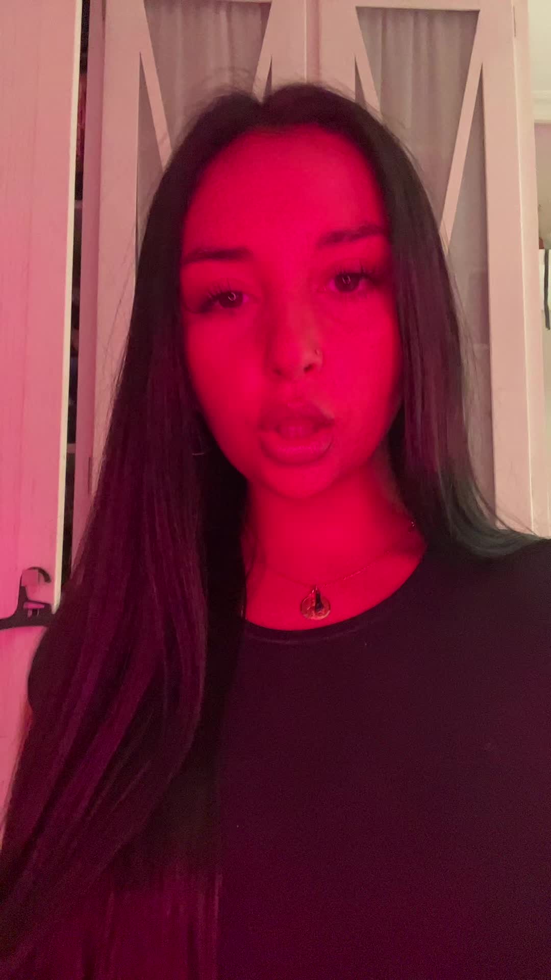 @𖣂