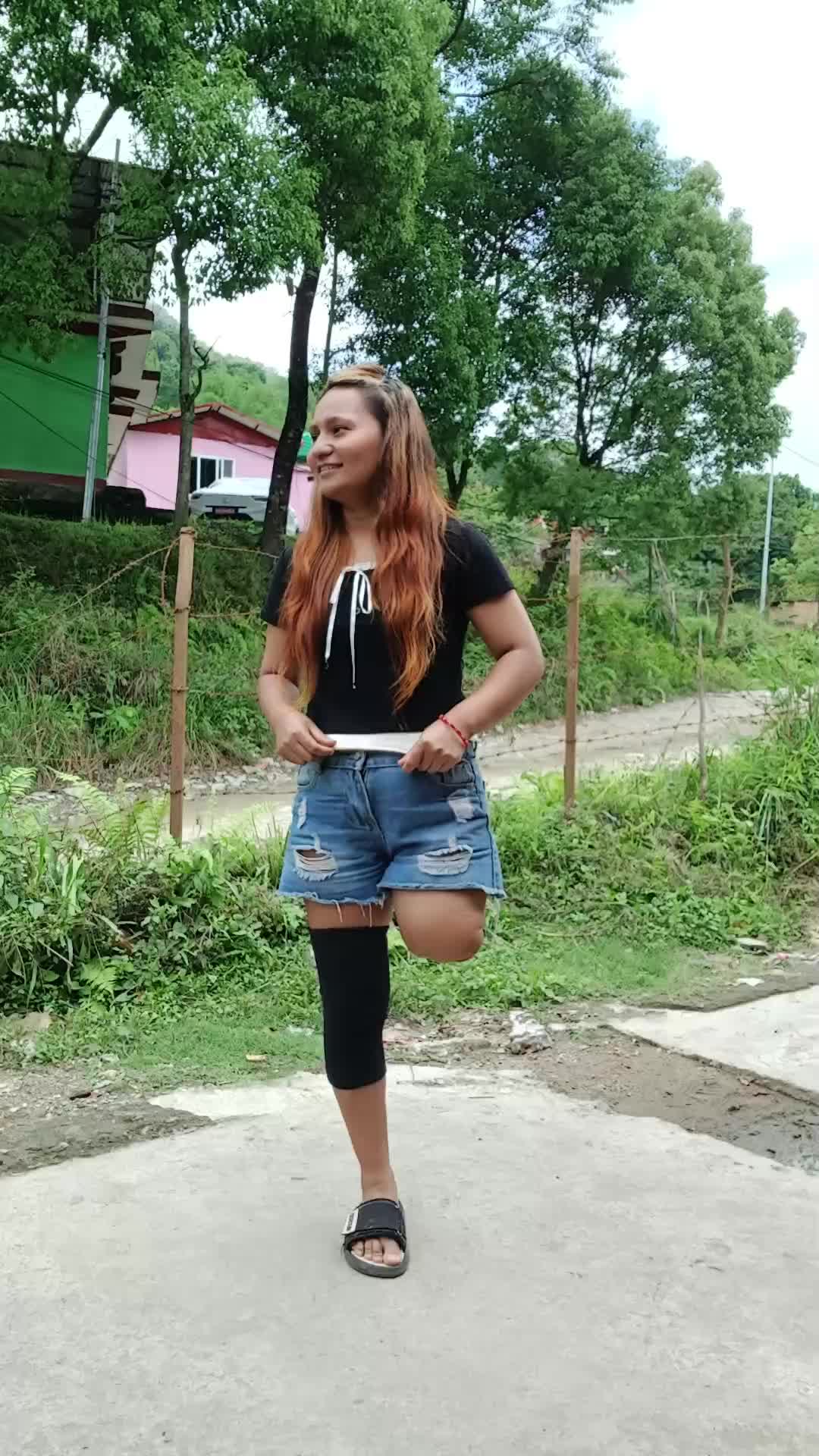@one leg girl