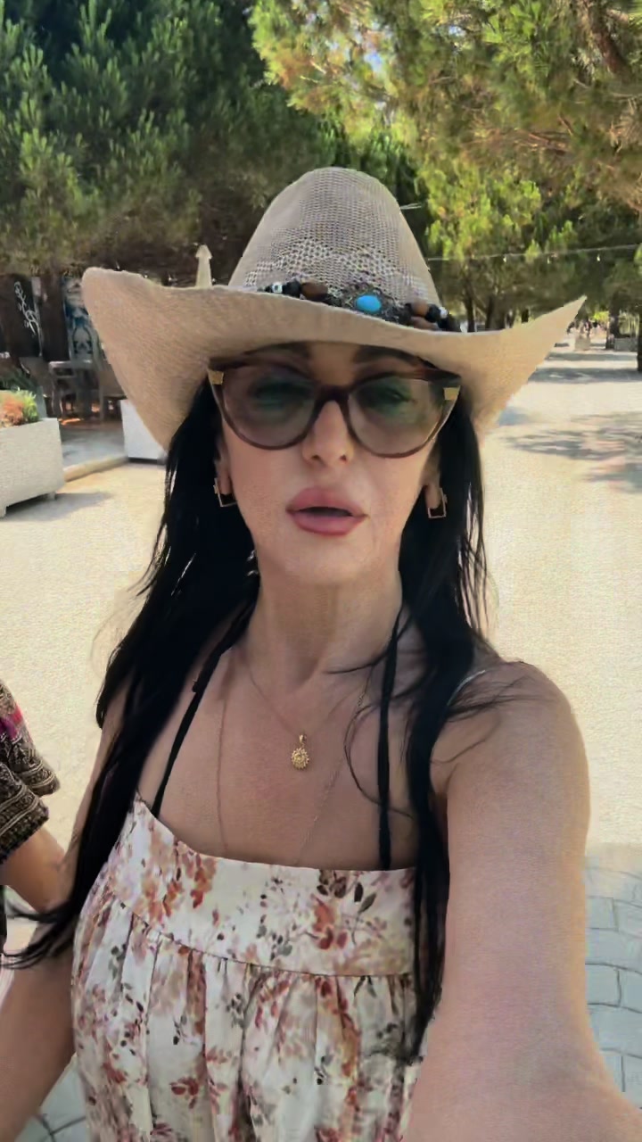@Zana