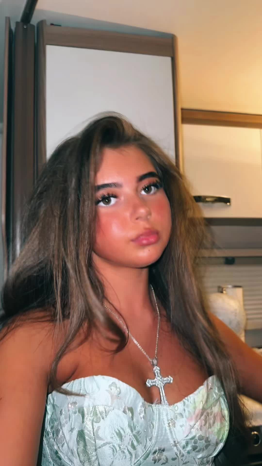 @JosephineLowther_