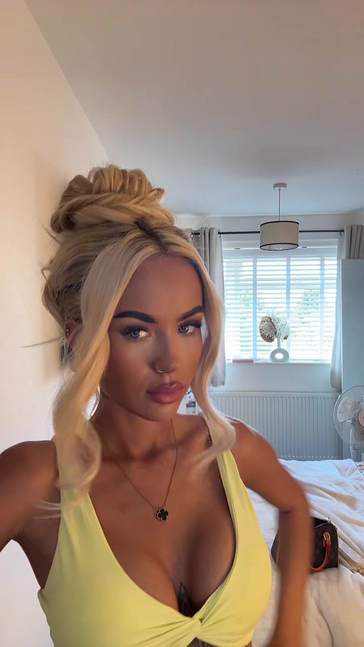 @elliesouthgate1