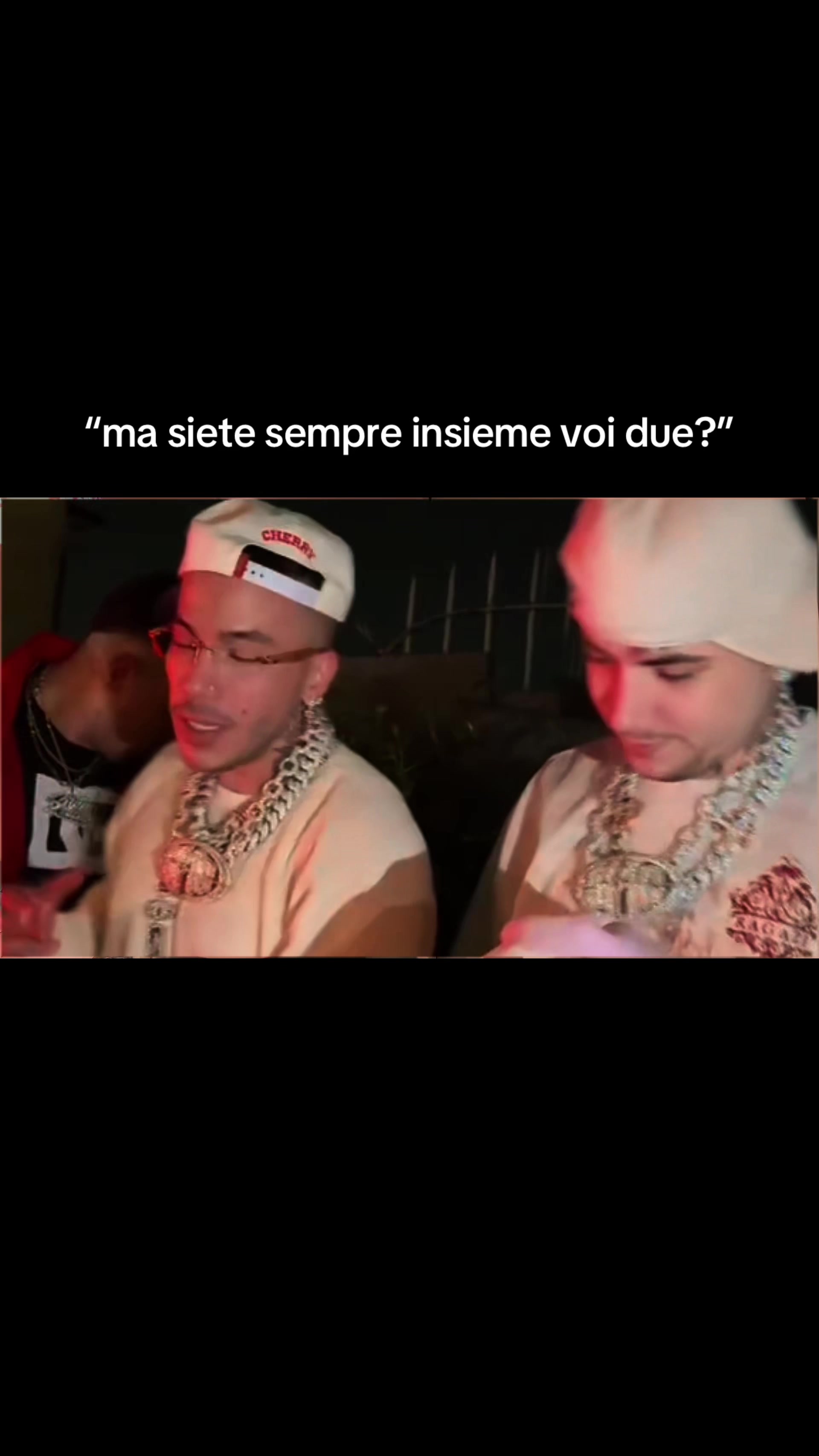 @👸🏽👸🏼