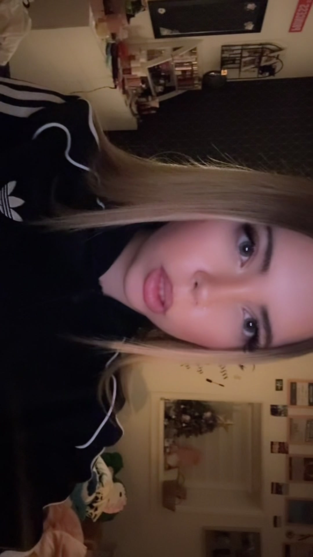 @🧛🏼♀️💋