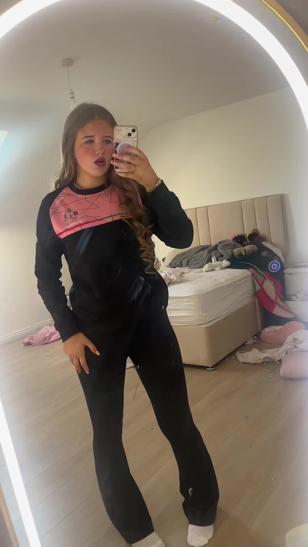 @𝐋𝐌🎀🩵😛👏🏽🍒🩷🙈🙂