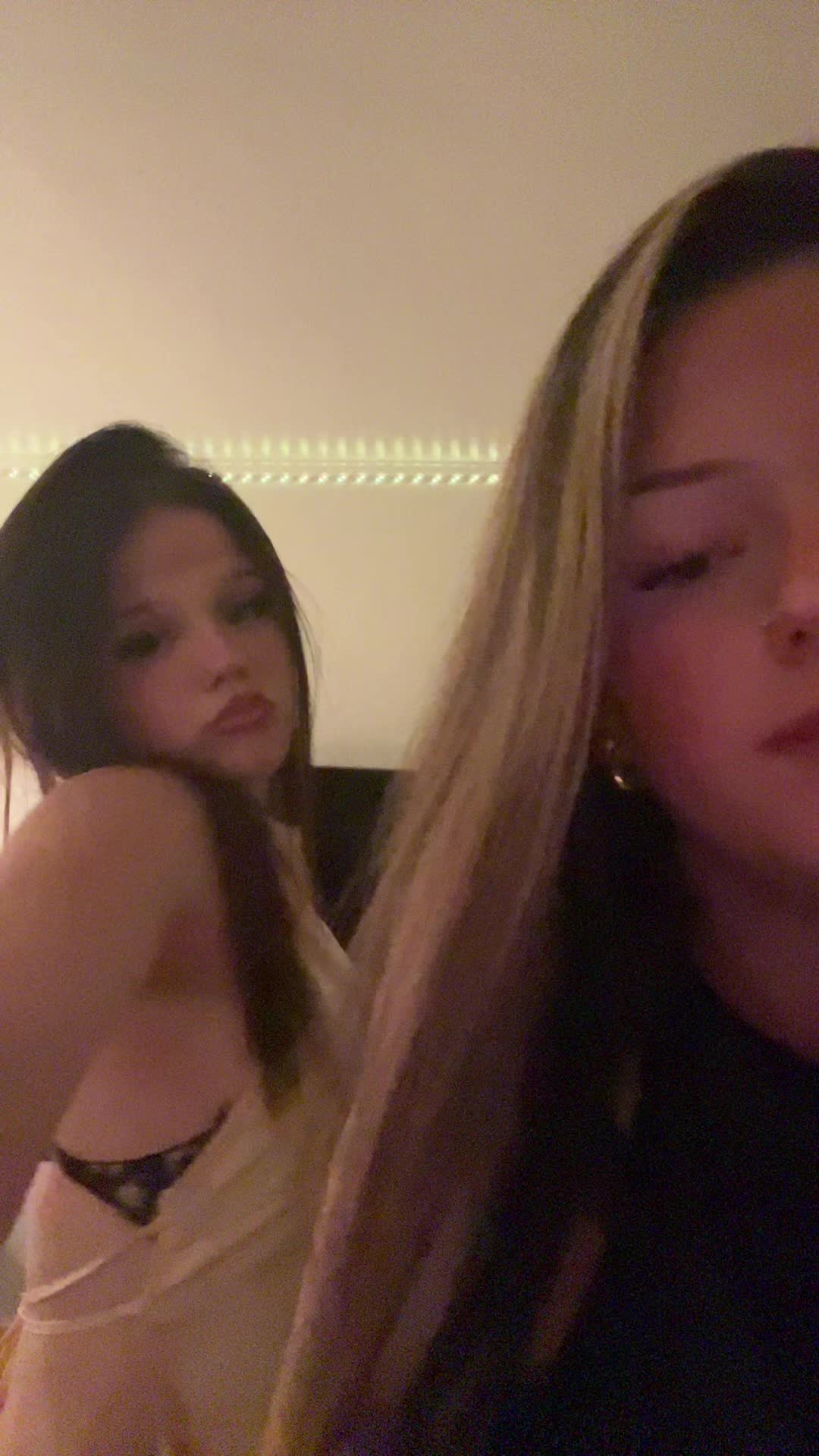 @😚😚