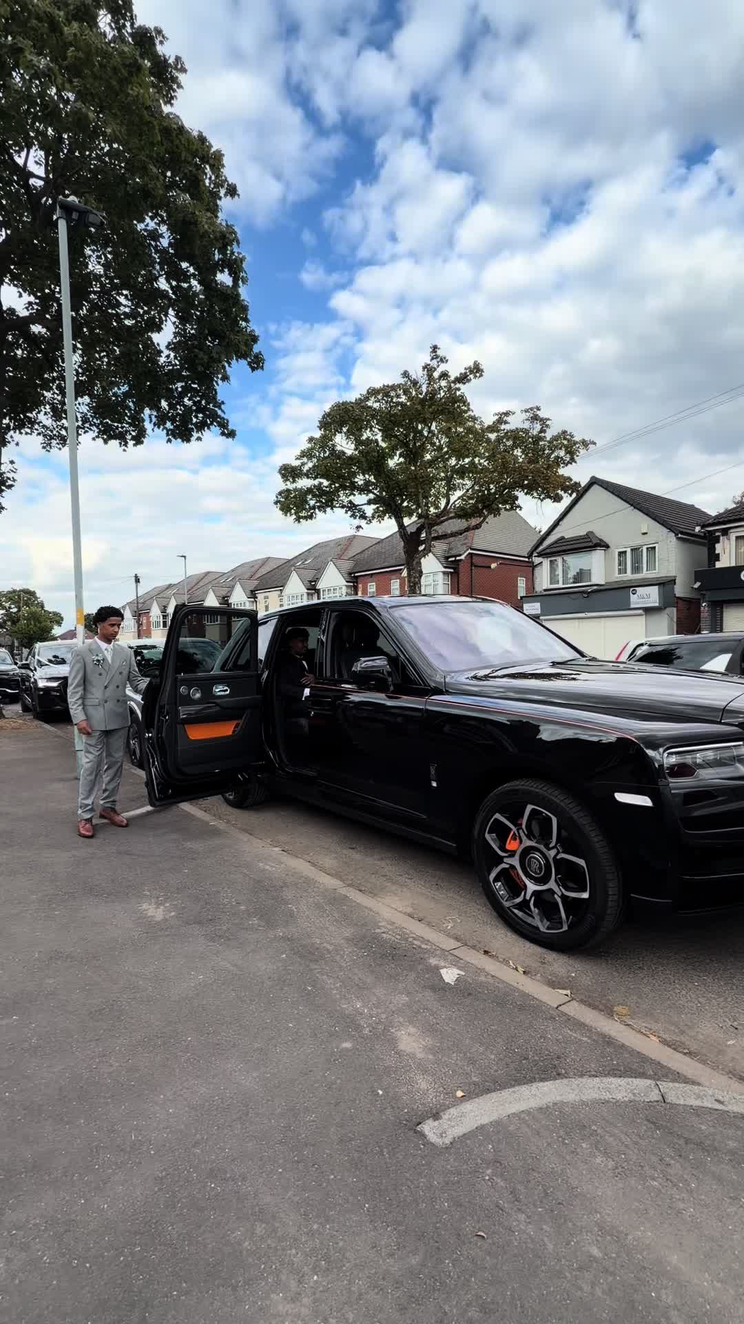 @Rolls Royce & Limo Hire 😎