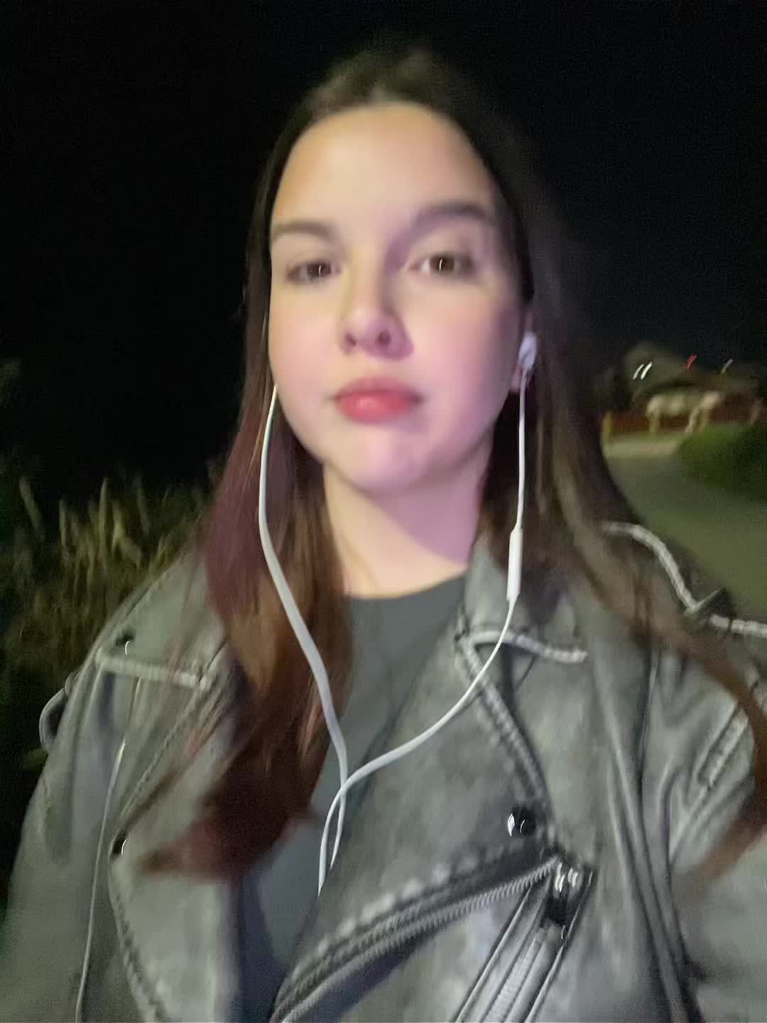 @мила
