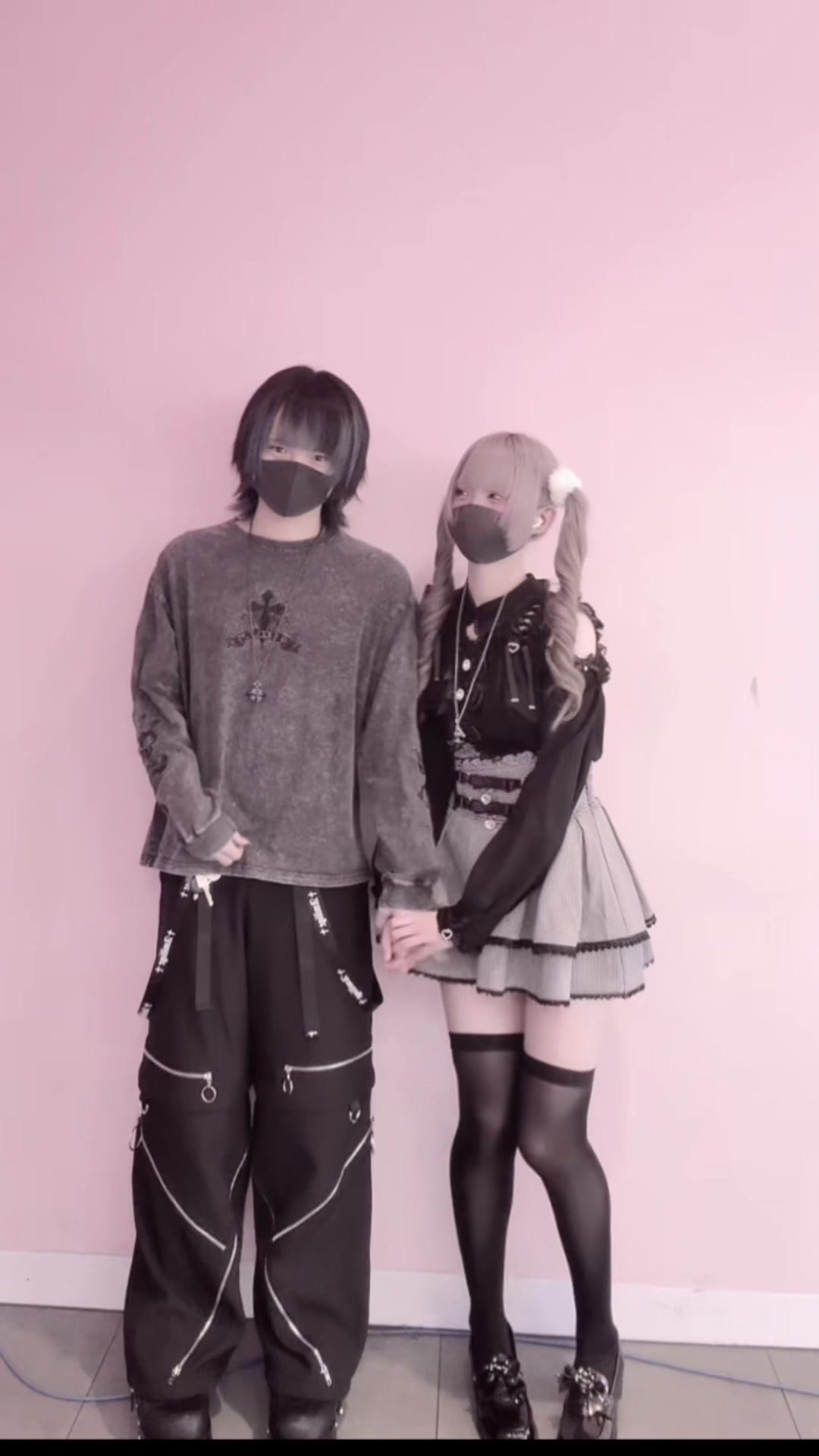 @にこ