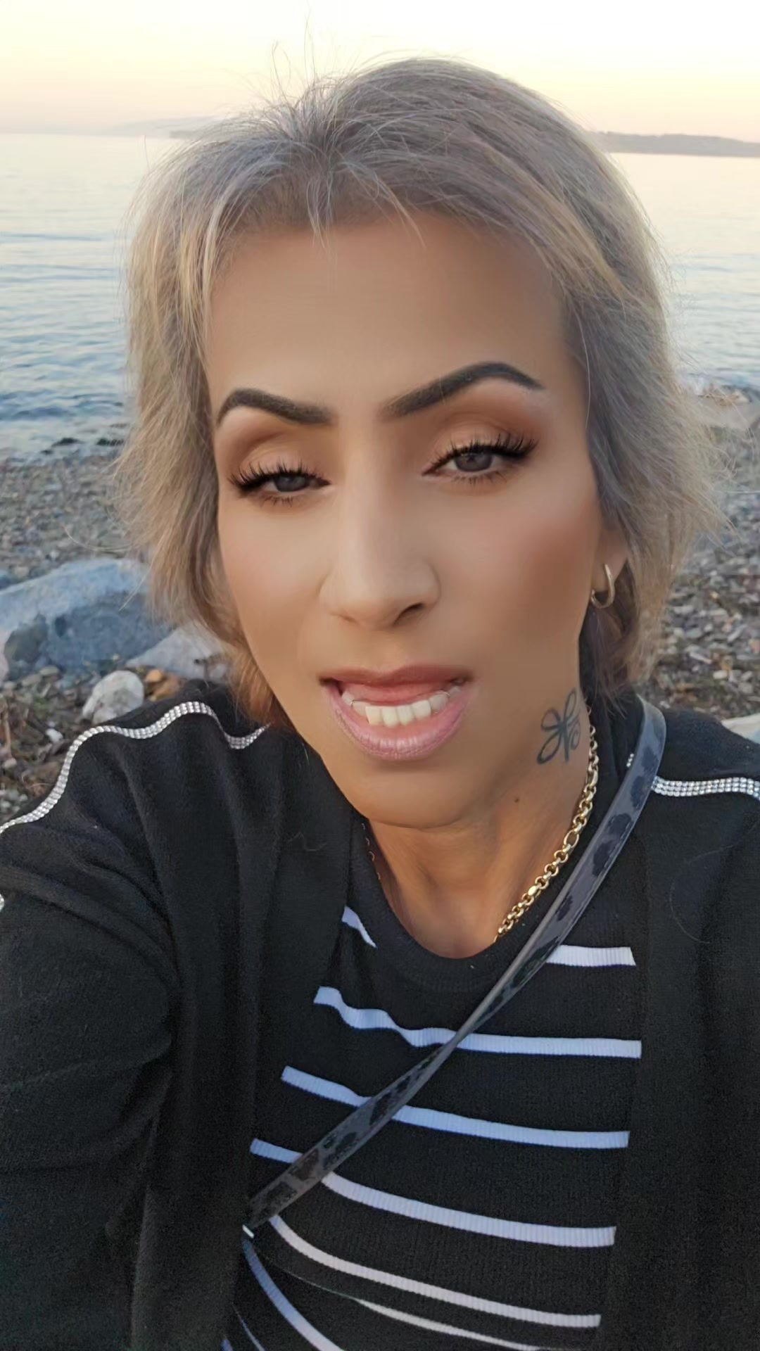 @Dee