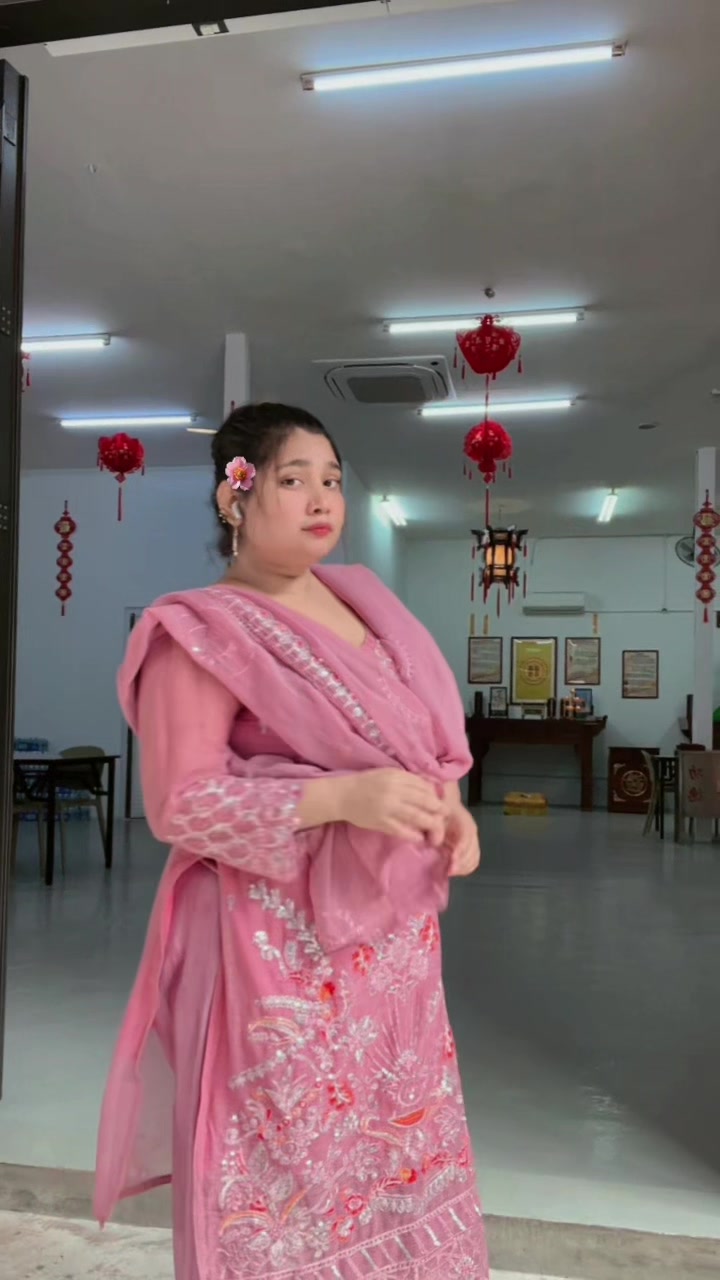 @হাসির 💋 রানি