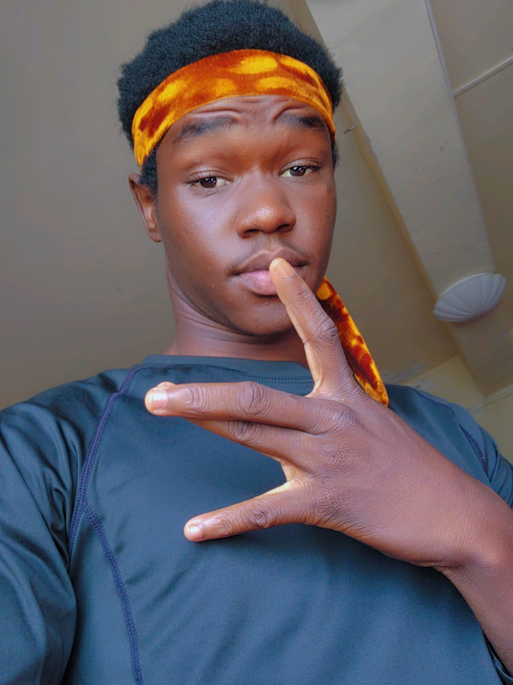 @VICTOR FOX🦊🇺🇬🇯🇲
