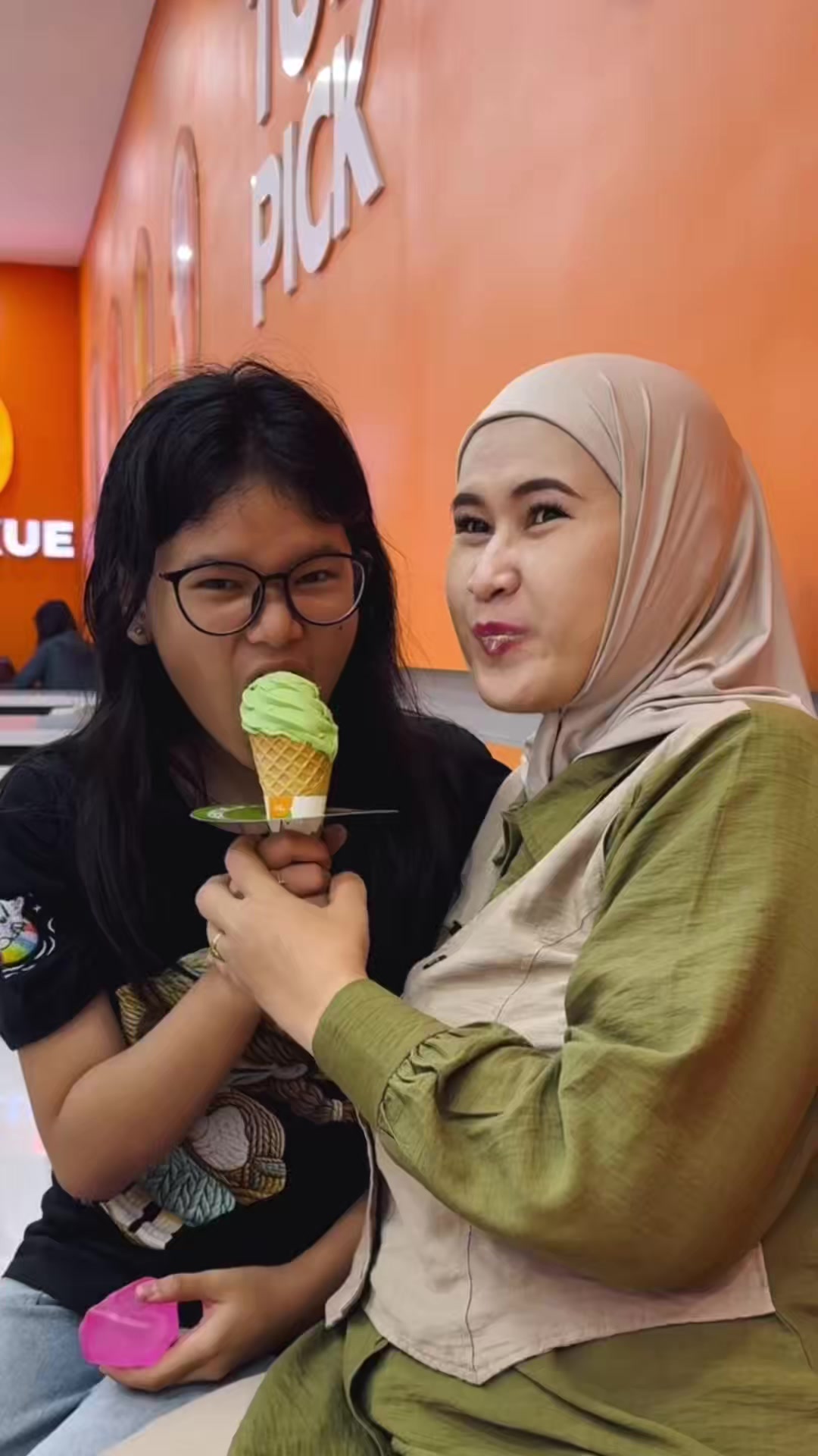 @Mama Akbar Alicia