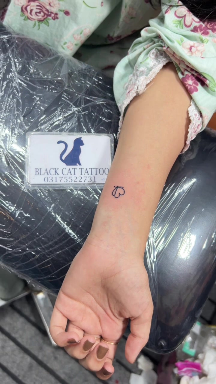 @Black cat Tatoo