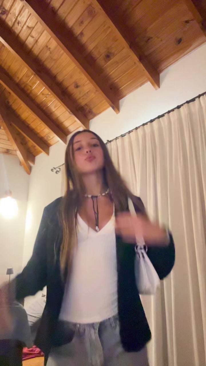 @candeee
