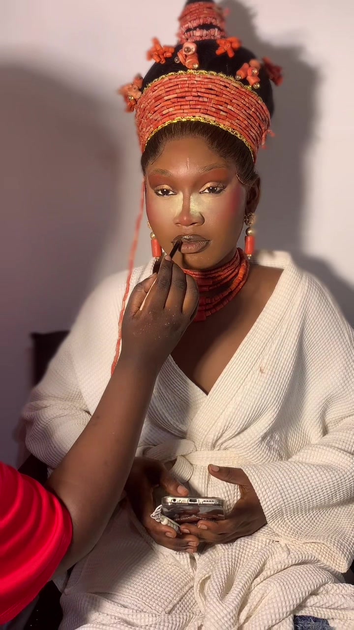 @Makeup artist Didi