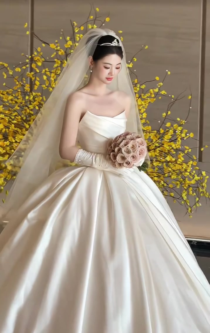 @Mình cưới nhau thôi