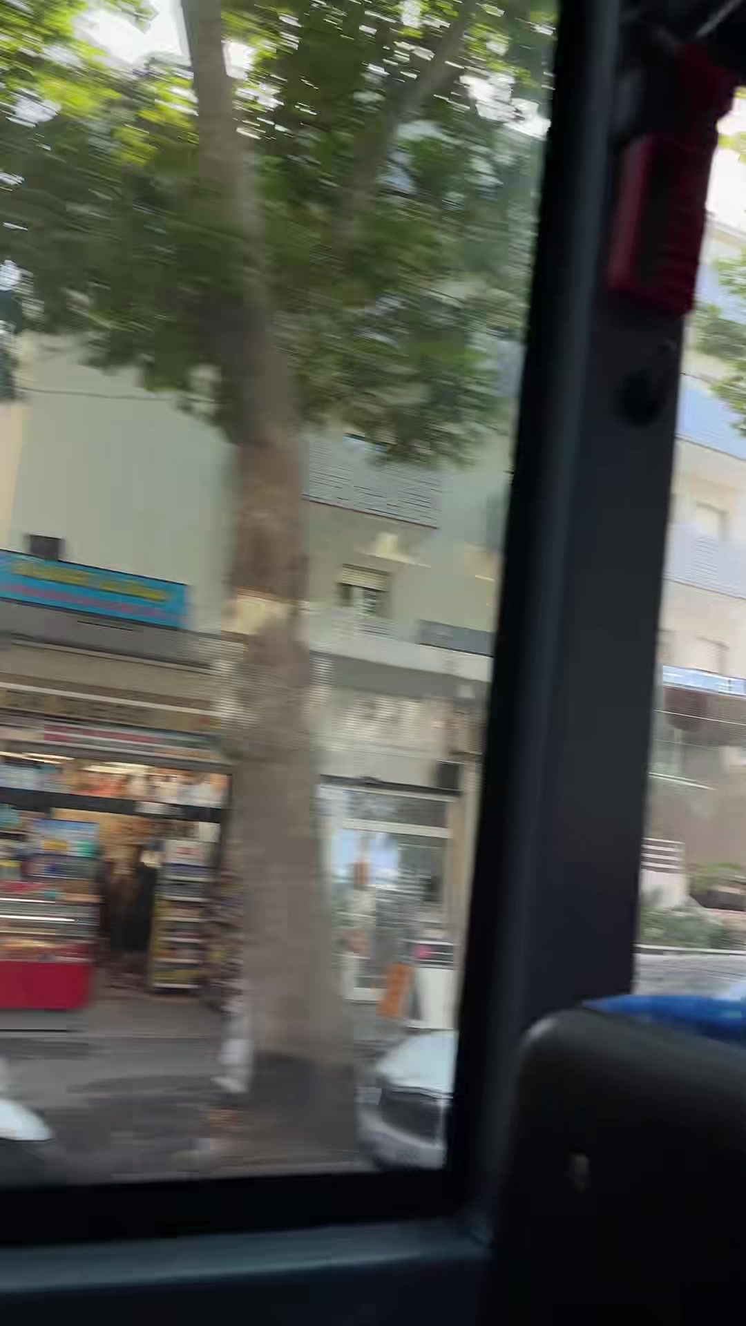@Oishi_Jahan