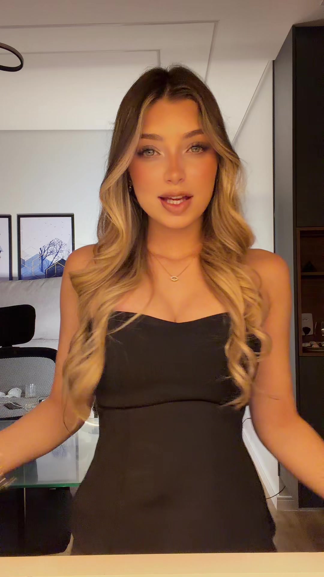 @viclives
