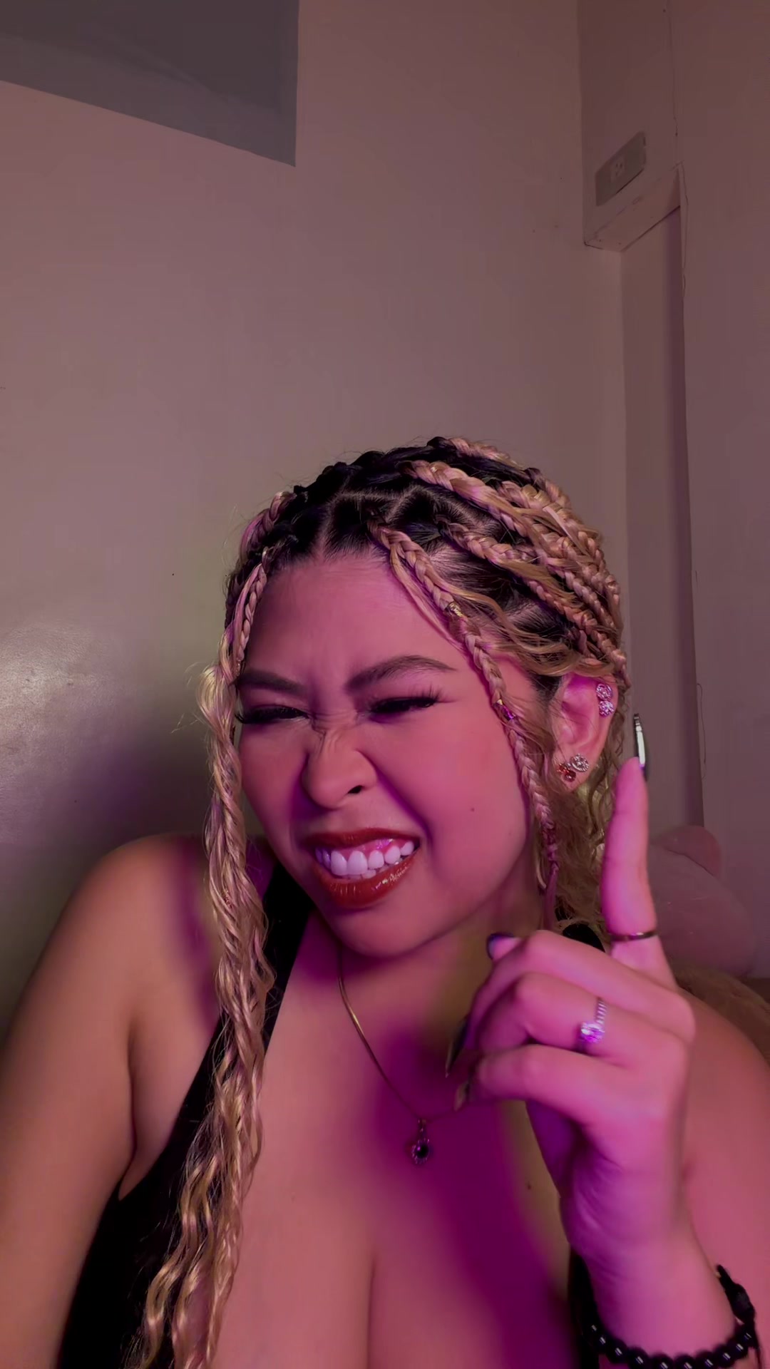 @RoxxieA