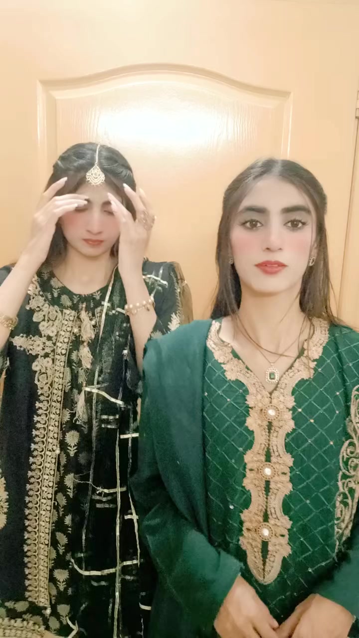 @Queen👑 Sisters💞💞