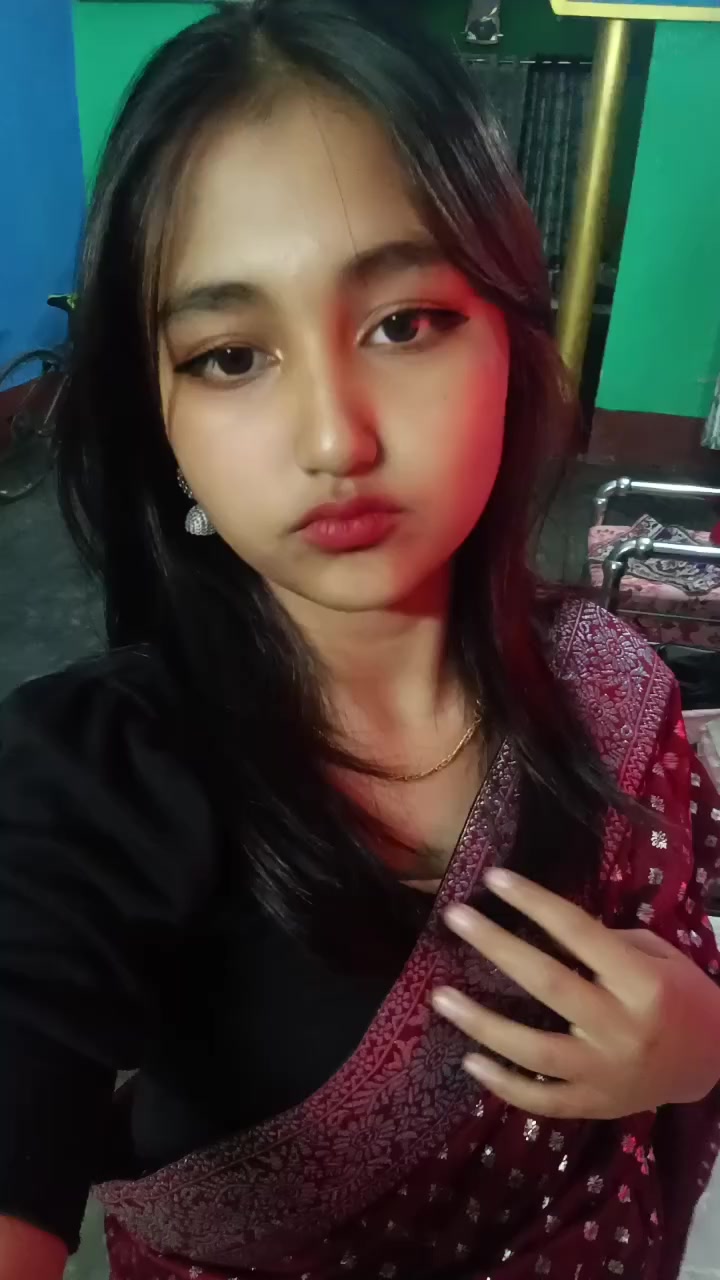 @YANA GURUNG👅