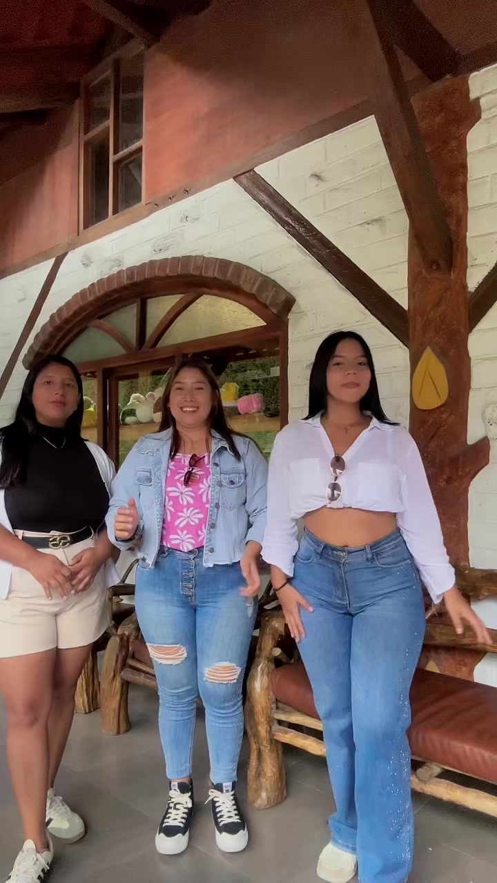@alecolomae