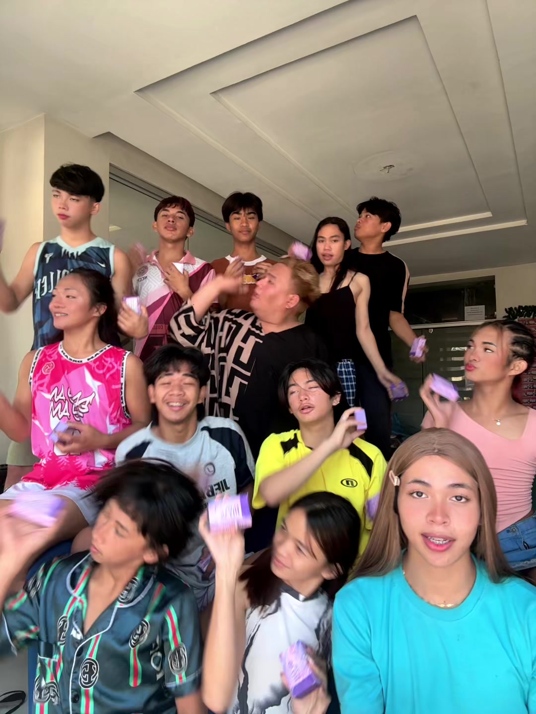 @MOMSHIE ACTOR