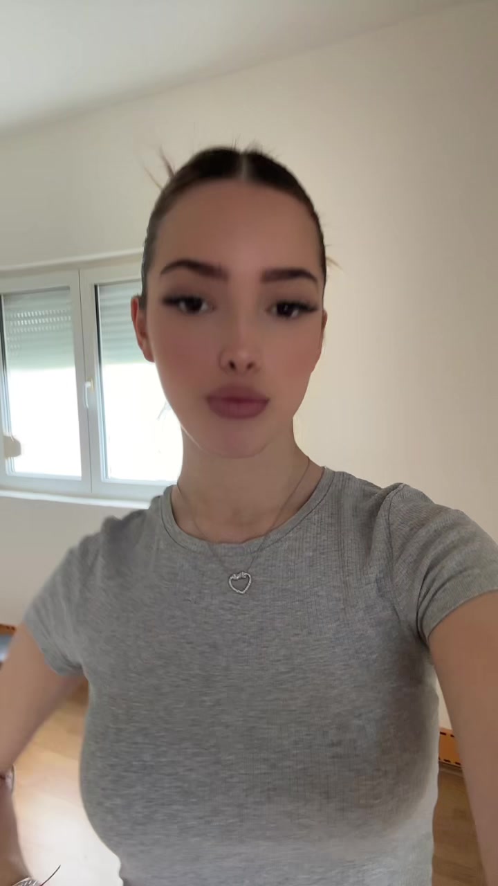 @3l3na