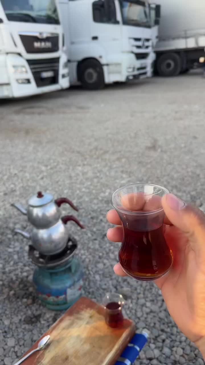 @&Ouml;kkeş &Ouml;zdemir