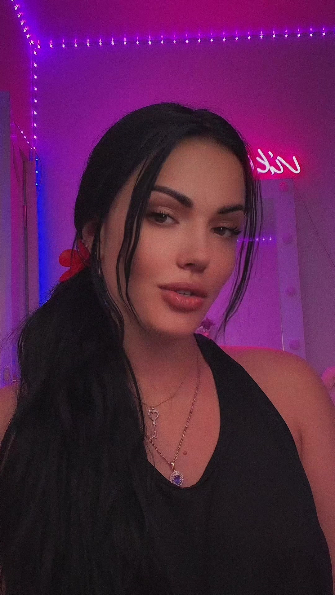 @★𝐌𝐢𝐤𝐤𝐢 𝐕𝐢𝐤𝐤𝐢★